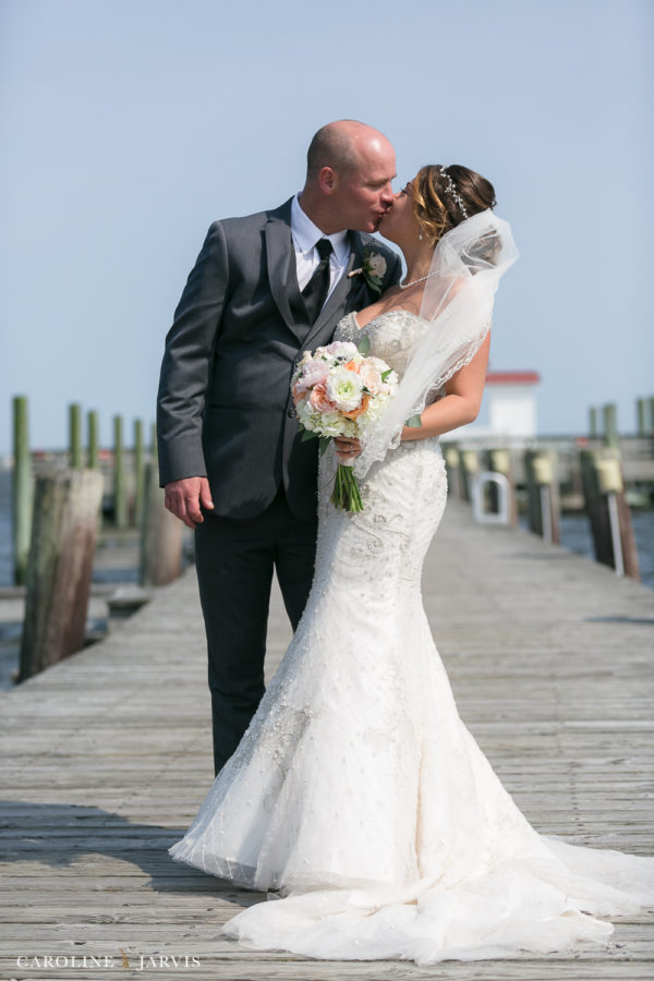 108 Budleigh Wedding in Manteo, NC - Mr. & Mrs. Wood by Caroline Jarvis Photography 3-April 29, 20171081
