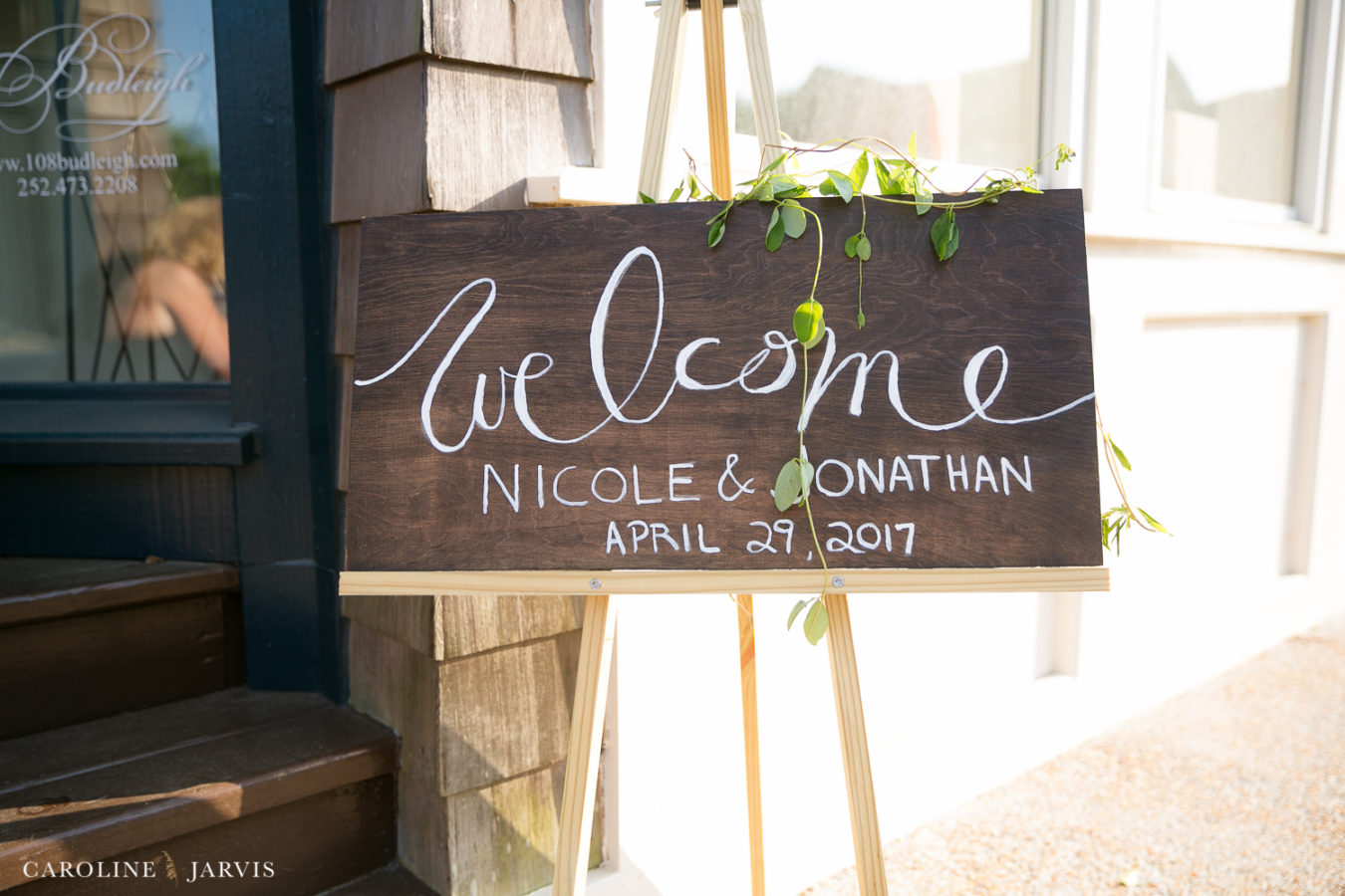 108 Budleigh Wedding in Manteo, NC - Mr. & Mrs. Wood by Caroline Jarvis Photography 3-April 29, 20171365