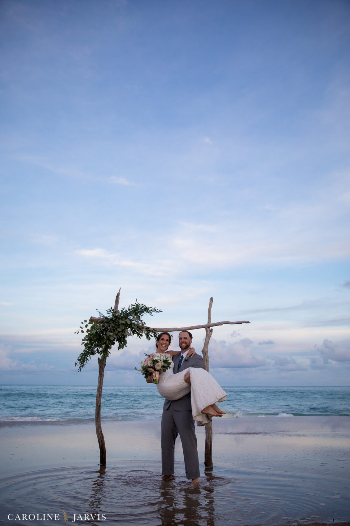 Koru_Beach_Klub_Wedding_by_Caroline_Jarvis_Photography_Cortney_Chris3-September 08, 2018759